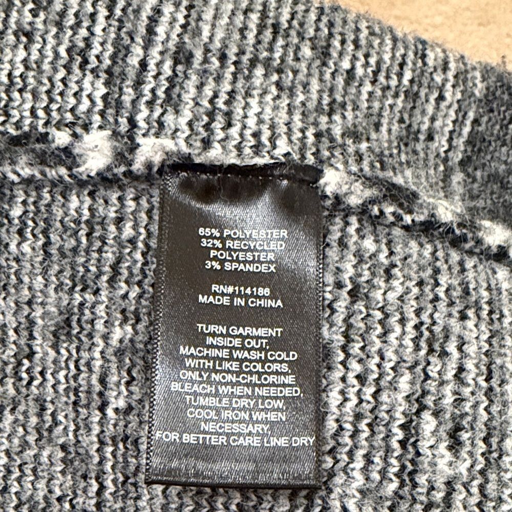 Frye Ladies Size Medium Gray and Black Geometric Cardigan - Picture 7 of 7